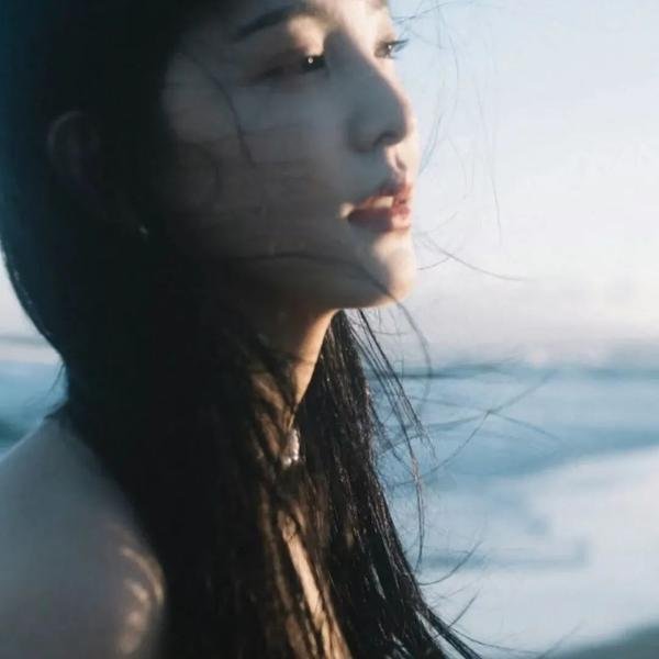 偷偷接吻